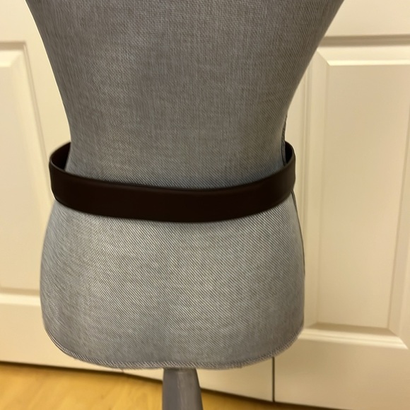 Black leather COACH belt 35in with brass buckle - Picture 3 of 6